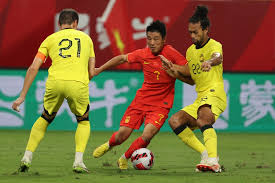 U17国少后卫：由于高原比赛，球员70分钟就已经跑不动了&首战太紧张了.
